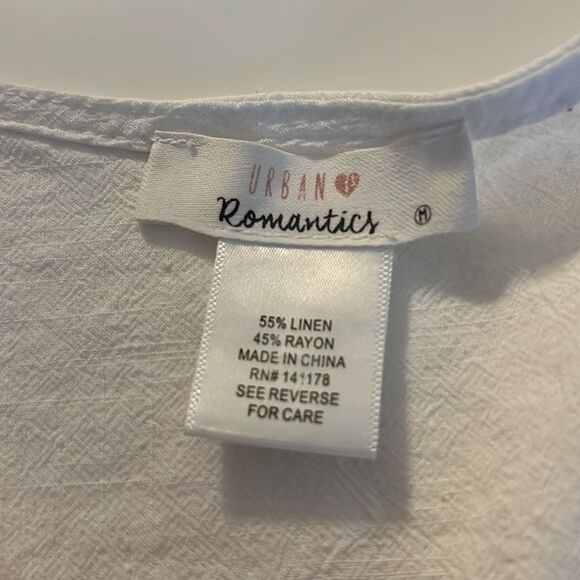 𝅺urban Romantics white mid length sleeves V-neck button front loop waist SZ M - Picture 6 of 9